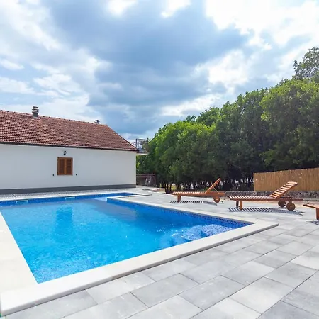 Tone, Makarska -
