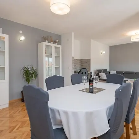 Villa Tone, Makarska - *
